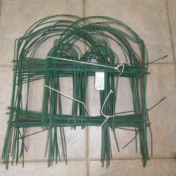 18 Pieces Cathedral Folding Green Wire Garden Fence - Mixed Lot - Picture 2 of 2